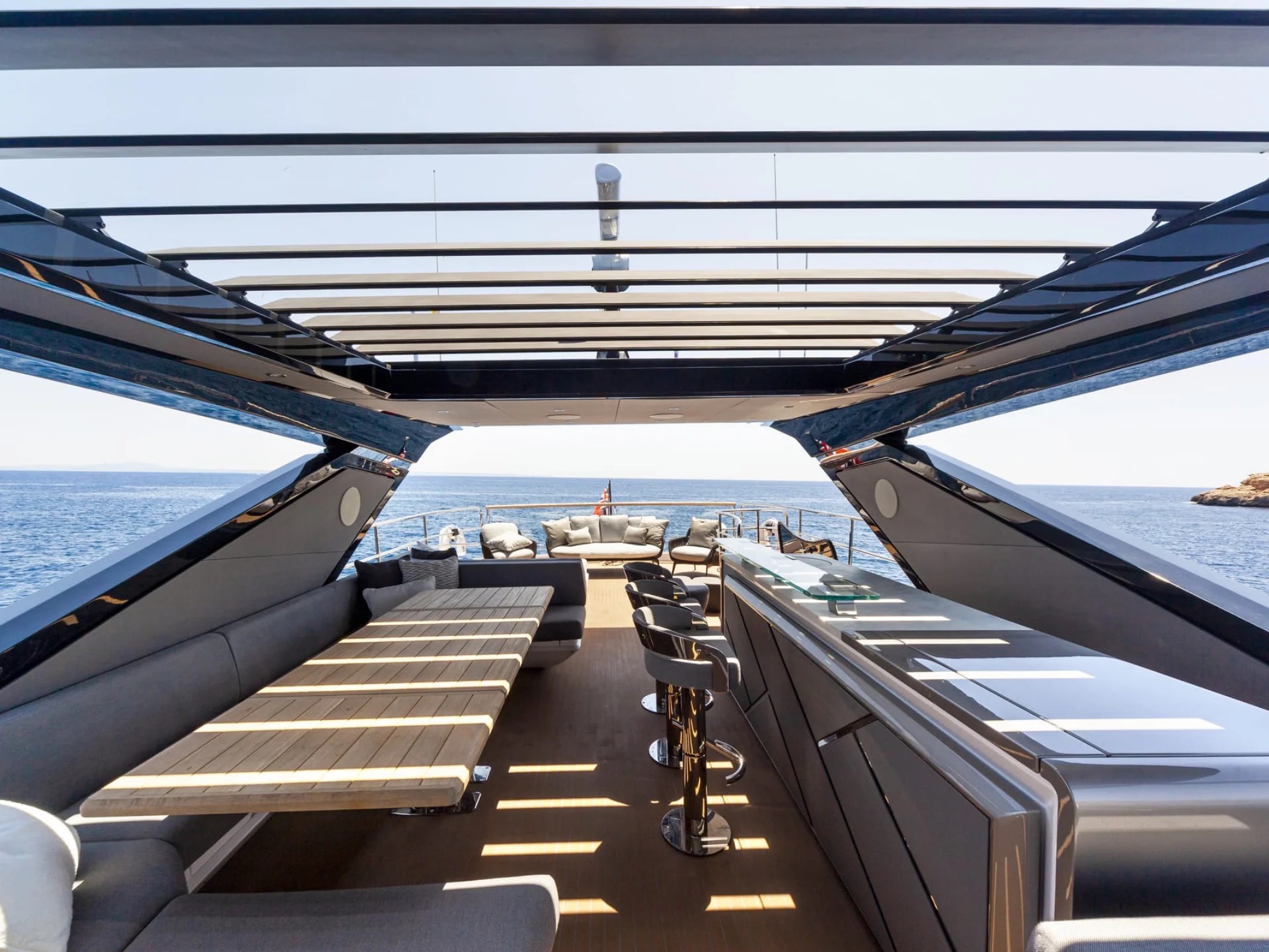 M/Y Junior Sunseeker 88 flybridge bar and lounge — luxury yacht charter Mallorca